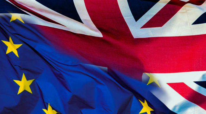 Les entreprises étrangères au Royaume-Uni s’inquiètent d’un «Brexit dur»
